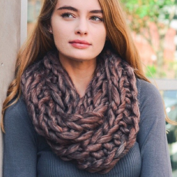 Accessories - 🧡☃️Beautiful, Chunky Infinity Scarf